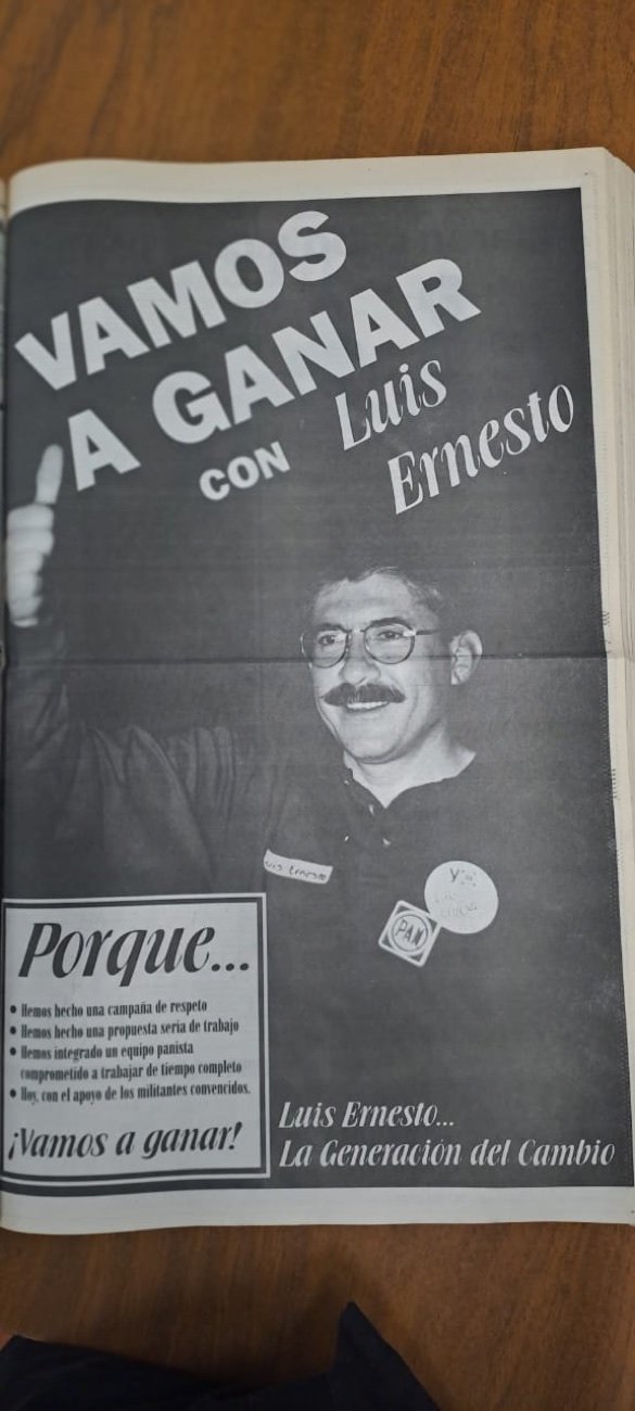 Desplegado de prensa de 1997 con el lema «Vamos a ganar con Luis Ernesto» y la fotografía del precandidato.