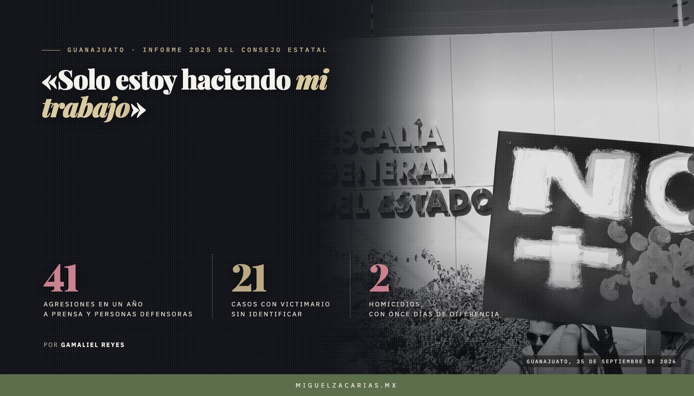 Un cartel con la leyenda «NO +» levantado frente al edificio de la Fiscalía General del Estado.