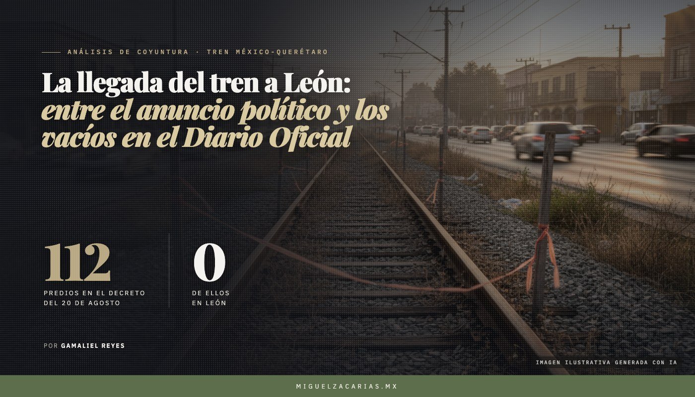 Una vía de tren vieja y oxidada corre entre los carriles de un bulevar saturado, con estacas de topografía y cinta naranja a los lados.