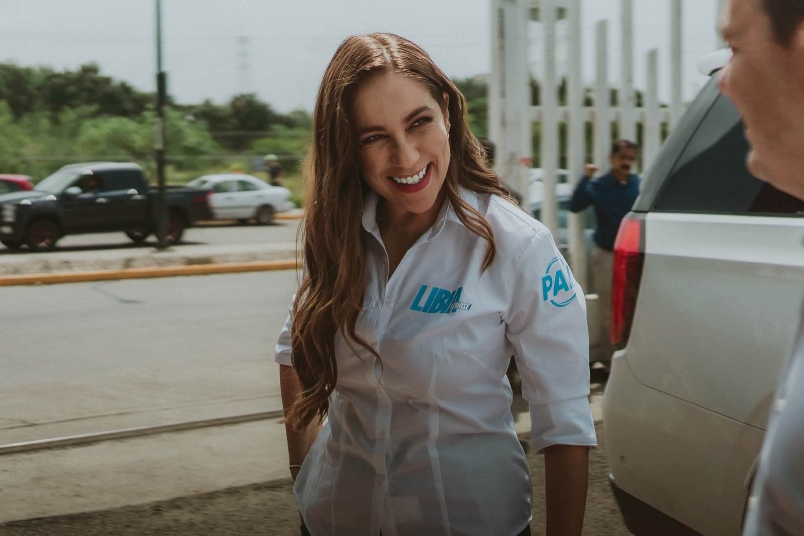La gobernadora Libia Dennise García Muñoz Ledo sonríe a su llegada al comité municipal del PAN en León.